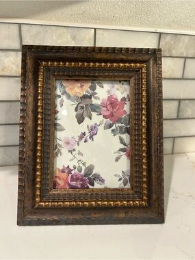 Antique-Inspired Gold and Brown Ornate Picture Frame Gold-leaf finish 5”x7”